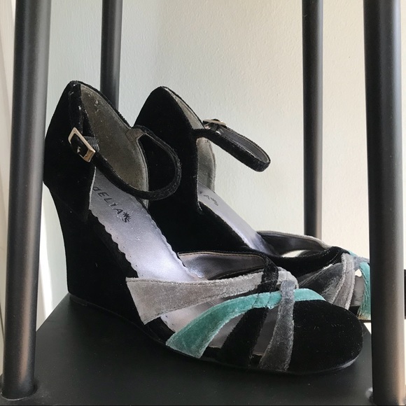 dELiA*s Shoes - 🍾 Host Pick🍾 dELIA*s wedges sz 9